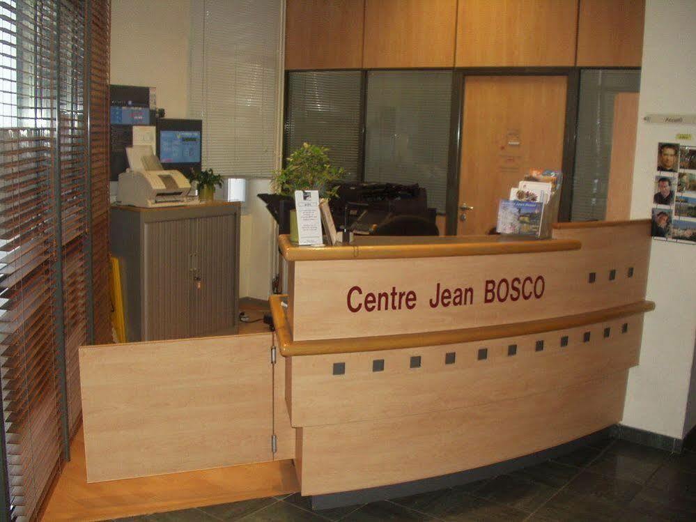 Centre Jean Bosco Hotel Lyon Luaran gambar Reception desk of the Jean Bosco Centre